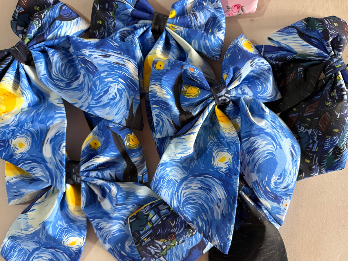 Moño de Noche Estrellada 2.0 (Cada diseño es diferente) para dama, en seda mango + interlon — Magnolia Morango